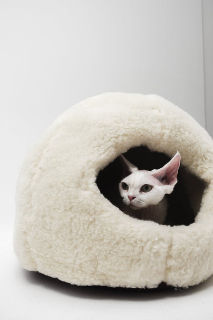 Nest Natural Woolen Pet Bed - White